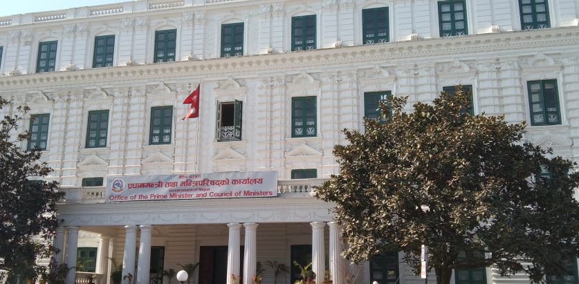 सिह दरवार प्रवेशमा कडाइ भिडभाड कम कर्मचारी  बेस्त