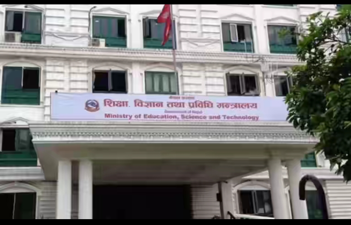 पुन: विद्यालय खोल्न सरकारको निर्देशन, आजबाट सबै विद्यालयमा खोप(सूचना)