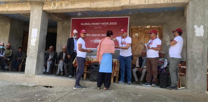 बैँकले गर्यो वित्तीय  साक्षरता  कार्यक्रम तथा शैक्षिक सामाग्री वितरण