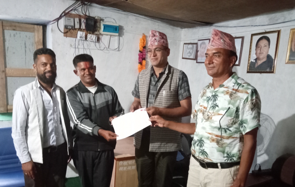 नेकपा एकिकृत समाजवादिले  स्वामिकार्तिक  खापर गाउँपालिकालाई बुझायो ज्ञापनपत्र