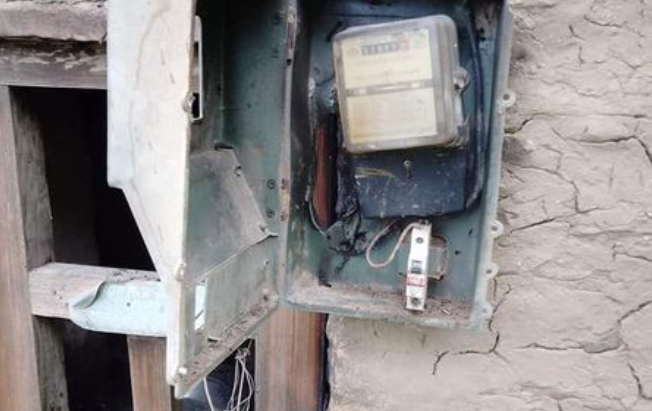 बिजुली सट भएर  घरमा आगलागी