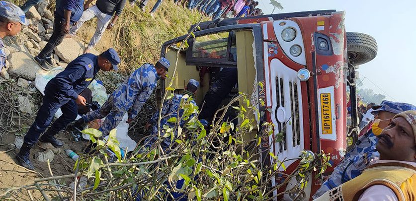 नवलपरासीमा भारतीय तीर्थालु सवार बस दुर्घटना, ४५ जना घाइते