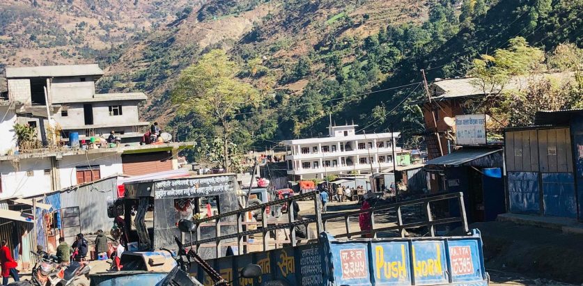 सडकमै जथाभावी पार्किङले अस्तब्यस्त बजार