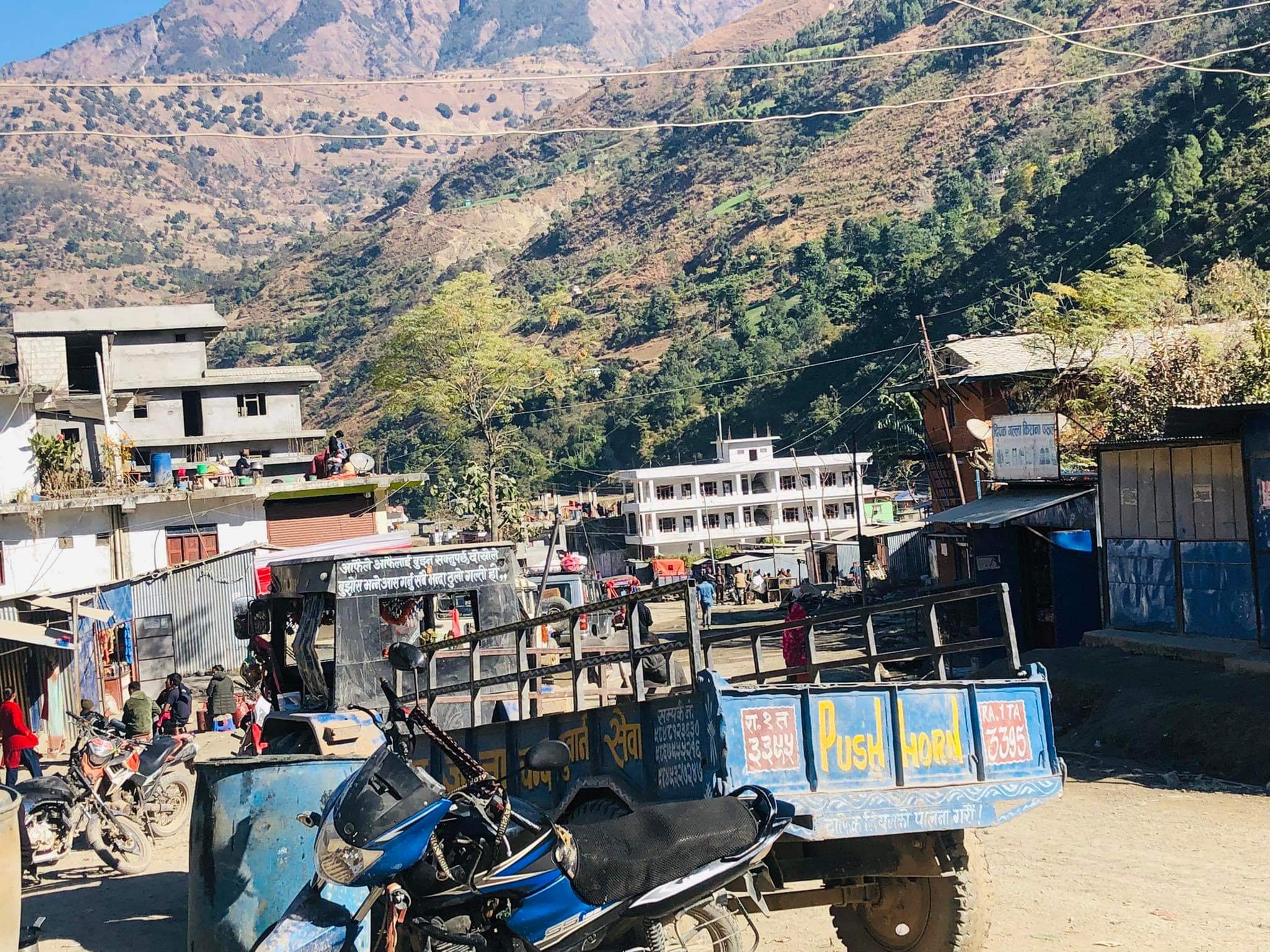 सडकमै जथाभावी पार्किङले अस्तब्यस्त बजार