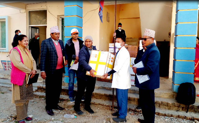 नेपाल रेडक्रस सोसाइटी द्वारा जिल्ला अस्पताललाई प्रजनन् स्वास्थ्य सामाग्री  हस्तान्तरण