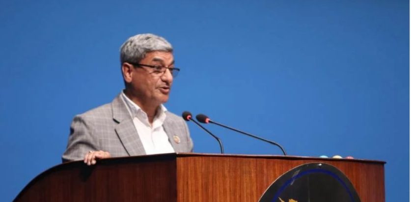 लेखकले  ओलीलाई व्यङ्ग्य गरेर भने  महाकालीमा पानीजहाज हैन जयसिंह तुइनबाट मर्नुपर्‍यो