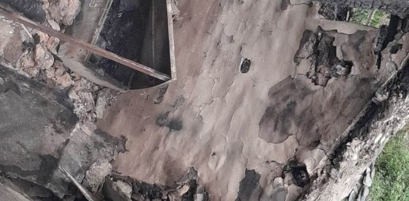 आगलागि  भएर घर जले संगै २ परिवाकाे बिचल्ली लाखौंको क्षती