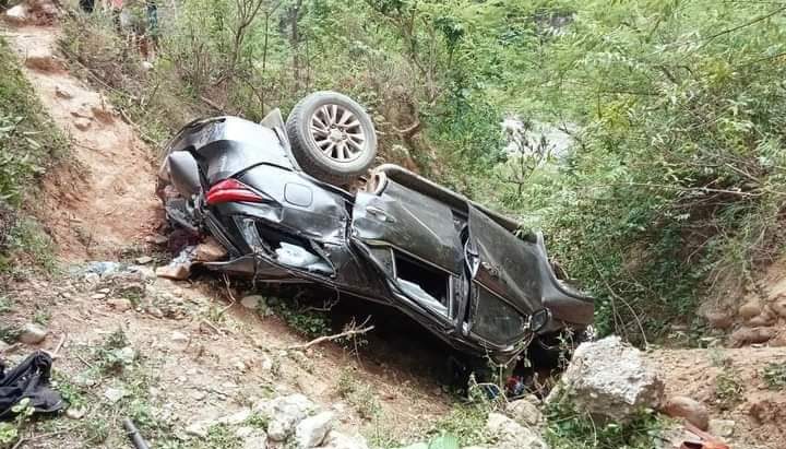 गाडी दुर्घटना हुदा ,मन्त्रीसहित चार जना घाइते