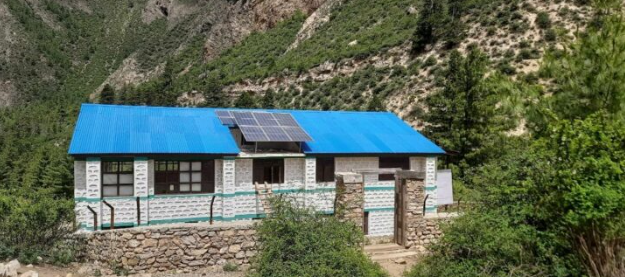 सांसद बुढाको पहलमा फोक्सुण्डो स्वास्थ्य चौकीमा सोलार उपलब्ध