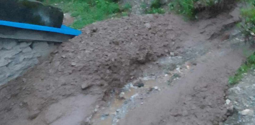 अविरल बर्षाले गर्दा भल पसेर आधारभुत विधालयमा क्षति