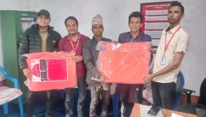 वडा अध्यक्ष बुढा विभिन्न निकायमा धाउँदा बाढी पीडितले पाए राहत