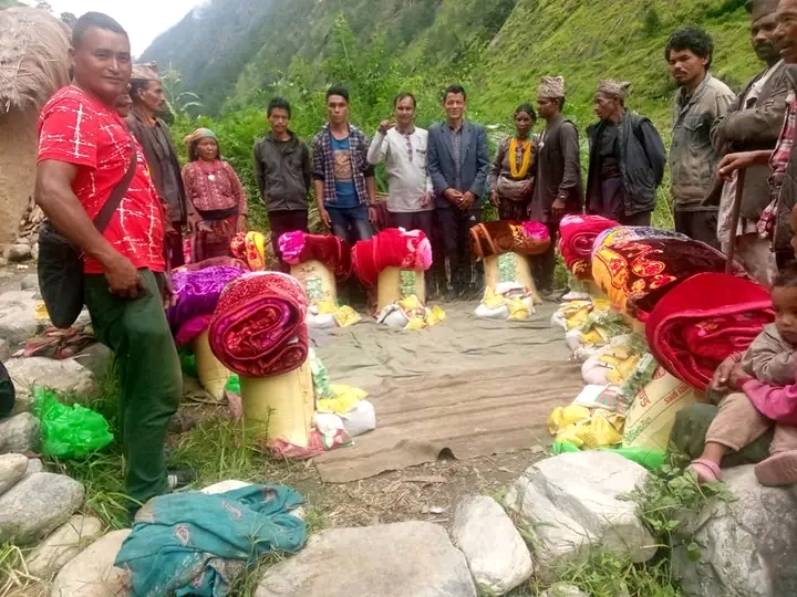 हिमाली- ३ का बाढी पहिरो पीडितलाई राहत वितरण