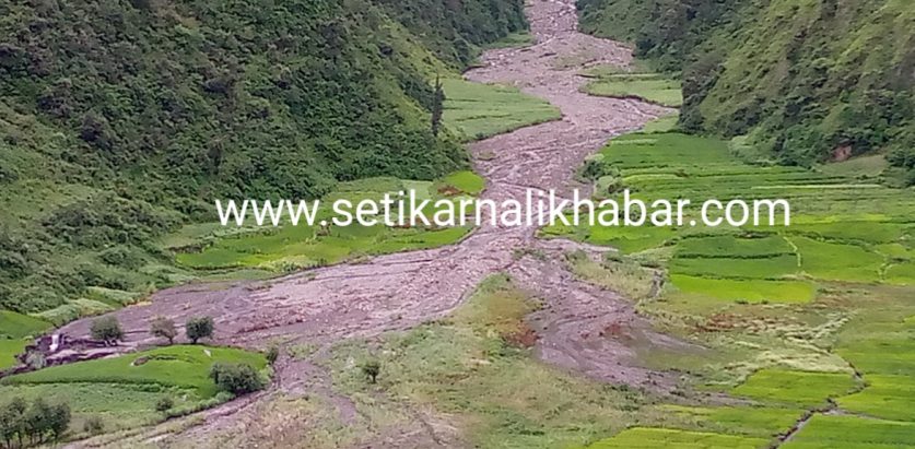 वर्षाले खोलाका आसपास जग्गा बगाउँदा बालीको नष्ट