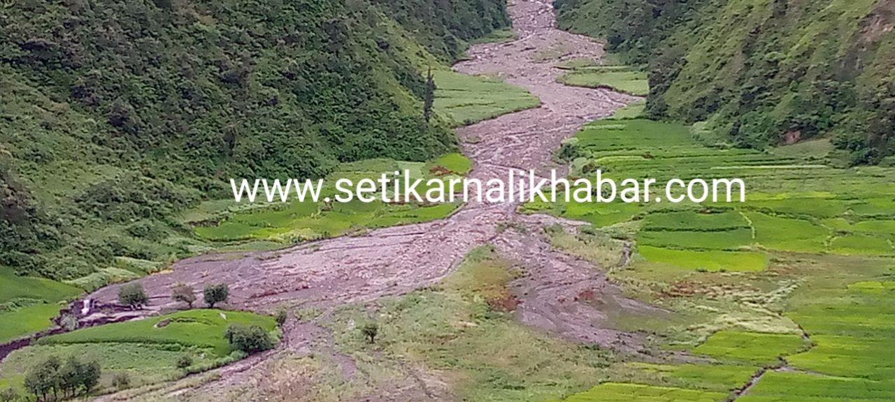 वर्षाले खोलाका आसपास जग्गा बगाउँदा बालीको नष्ट