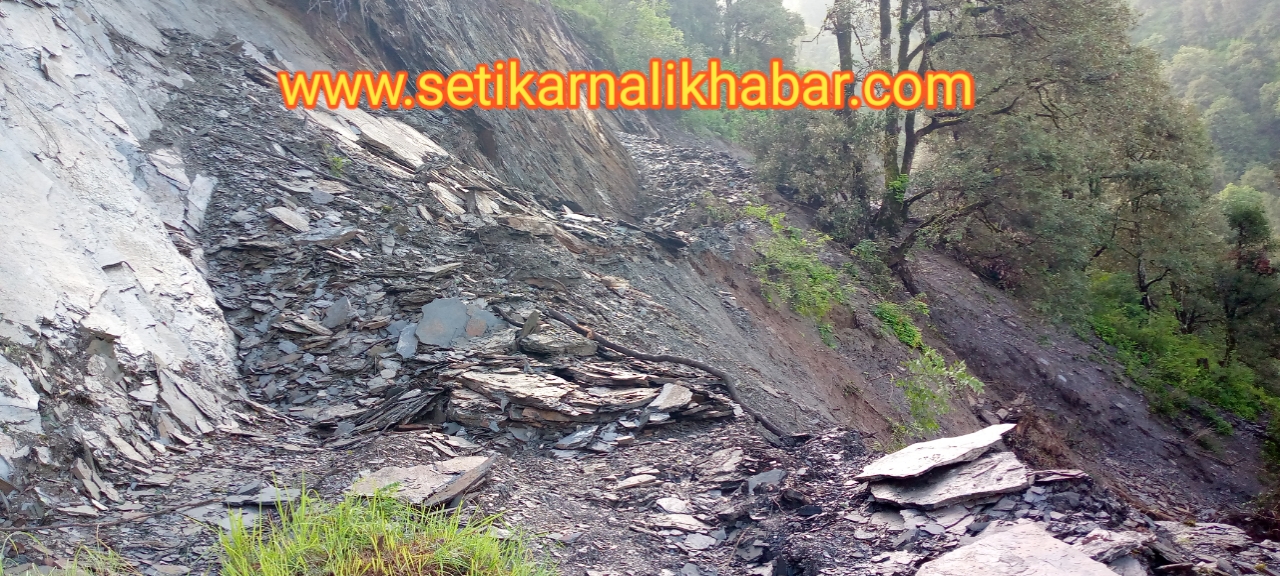 ग्रामीण सडक पहिरोले अवरुद्ध हुँदा आवातजावतमा समस्या