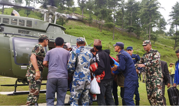 सोरु जिप दुर्घटना अपडेट: घाइतेलाई उपचारका लागि हेलिकप्टरबाट नेपालगन्ज लगियो