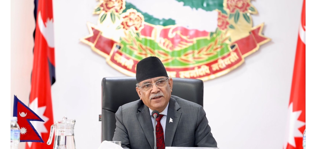 logo बालबालिकाको अधिकार तथा हकहितको संरक्षण गर्न सरकार प्रतिबद्ध छः प्रधानमन्त्री Avatar photo नेपाली पत्र शुक्रबार, २०८० भदौ २९ गते, ११:१७ मा प्रकाशित राजनीति 3 Shares facebook sharing buttontwitter sharing buttonsharethis sharing button     काठमाडौँ । प्रधानमन्त्री पुष्पकमल दाहाल ‘प्रचण्ड’ले बालमैत्री वातावरणमा बालबालिकाको अधिकार तथा हकहितको संरक्षण, संवर्द्धन, सम्मान, प्रवर्द्धन र परिपूर्ति गर्न सरकार प्रतिबद्ध रहेको बताएका छन् ।  राष्ट्रिय बाल दिवस, २०८० का अवसरमा आज शुभकामना दिँदै उहाँले संविधान, बालबालिकासम्बन्धी कानुन र नीतिमा भएका कानुनी, नीतिगत र संस्थागत व्यवस्था कार्यान्वयन गर्न सरकार अग्रसर रहेको बताए । विशेष संरक्षणको आवश्यक भएका बालबालिकाको संरक्षण र संवर्द्धन गर्न सम्बन्धित स्थानीय तहबाटै वैकल्पिक हेरचाह र परिवारिक सहयोग गर्नु राज्यको दायित्व भएको उल्लेख गर्दै प्रधानमन्त्री दाहालले तीनै तहका सरकारले यस्ता बालबालिकाका लागि लगानी वृद्धि गर्न आवश्यक रहेको बताए ।  प्रधानमन्त्री दाहालले बालबालिकाको पोषण, शिक्षा, स्वास्थ्य, संरक्षण र सहभागिताजस्ता आधारभूत बाल अधिकारसहित सबै प्रकारका बाल अधिकारको संरक्षण र संवर्द्ध्न गर्न÷गराउन सङ्घीय सरकार, प्रदेश सरकार र स्थानीय तहलाई आगामी वर्षदेखि थप लगानीका योजना र कार्यक्रम तर्जुमा गरी बालबालिकामा लगानी वृद्धि गर्न अपिल गरेका छन् । बाल यौन दुव्र्यवहार, बालबालिकाविरूद्धको हिंसा, बालविवाह, बालश्रम, बालबालिकाको बेचबिखन तथा अनधिकृत ओसारपसारजस्ता घृणित कार्यहरू हुन नसक्ने घरपरिवार, समुदाय, समाज र सिङ्गो नेपाल राष्ट्र निर्माण गर्नु हामी सबैको साझा दायित्व र कर्तव्य भएको उनको भनाइ छ ।  “यसका लागि तीनै तहका सरकारी तथा गैरसरकारी संस्थागत बाल संरक्षण संयन्त्रहरू, राष्ट्रिय बाल अधिकार परिषद्, प्रदेश बाल अधिकार समिति र स्थानीय बाल अधिकार समितिहरूको संस्थागत स्रोतसाधनको विकास गरी क्रियाशील बनाउनुपर्दछ”, प्रधानमन्त्री दाहालले भने ।  बालबालिकाको सर्वाङ्गीण विकासका लागि सङ्घ, प्रदेश तथा स्थानीय तहमा रहेका निकाय, बालबालिकाका क्षेत्रमा कार्यरत दातृ निकाय, राष्ट्रिय तथा अन्तर्राष्ट्रिय गैरसरकारी सङ्घसंस्थालगायतलाई अनुरोध गर्दै उनले बाल अधिकारको संरक्षण तथा प्रवरद्धनका लागि थप क्रियाशीलताका साथ कार्य गर्न आग्रह गरेका छन् ।  प्रधानमन्त्री दाहालले राष्ट्रिय बाल दिवसका अवसरमा सम्पूर्ण बालबालिकाको सुखी, खुसी, समृद्ध र बालमैत्री जीवनयापनको कामना गर्दै उत्तरोत्तर प्रगति र उज्ज्वल भविष्यको शुभकामना व्यक्त गरेका छन् । ‘बालबालिकामा लगानीः सुनिश्चित भविष्यको थालनी’ नाराका साथ आज ५९औँ राष्ट्रिय बाल दिवस विविध कार्यक्रमका साथ देशभरि मनाइँदै छ ।