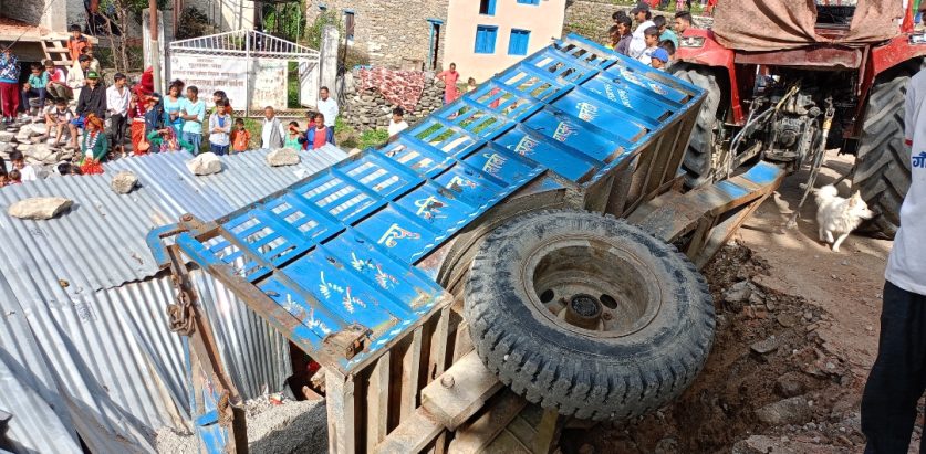 ट्याक्टर पल्टीदा एक पसलमा क्षति