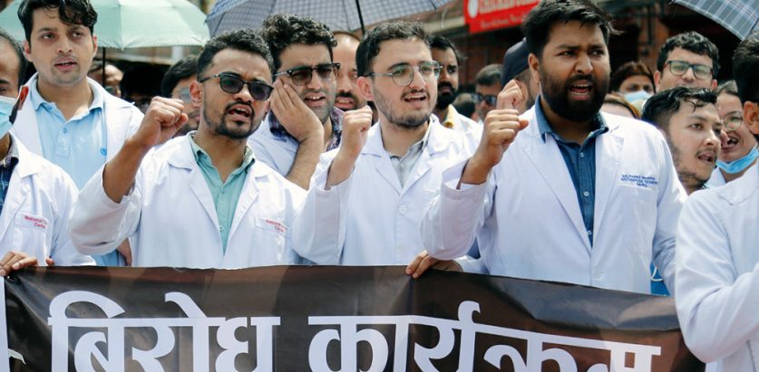 निरन्तर निसानामा स्वास्थ्यकर्मी