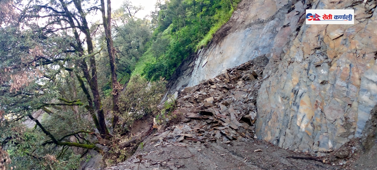 दुई महिनादेखि सडक अवरुद्ध हुँदा स्थानीयलाई कष्ट