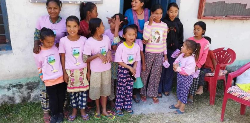 बडिमालिका ४ मा एक सय  बढि भुकम्पपिडित लाई लाई लुगा वितरण गरियाे