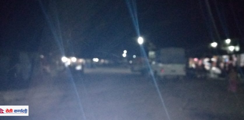 धुलाचौरमा बिजुली झिलिमिली हुँदा बजार वासी खुशी