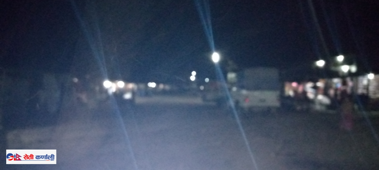 धुलाचौरमा बिजुली झिलिमिली हुँदा बजार वासी खुशी