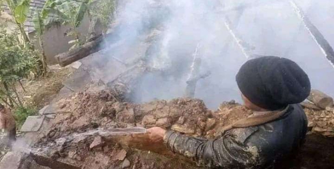 बाजुरामा एक घर आगलागी हुँदा पुर्ण रूपमा क्षेती