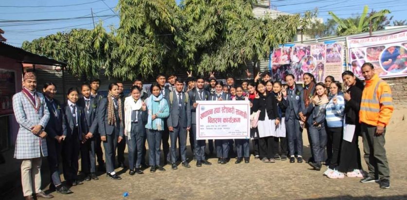 हाेलि ल्याण्ड कलेज द्रारा खाद्यान्न तथा स्टेसनरी सामाग्री वितरण