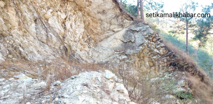 ठेकेदारको लापारबाहीले गोलीगौँडा सडक ५ वर्ष देखी अलपत्र