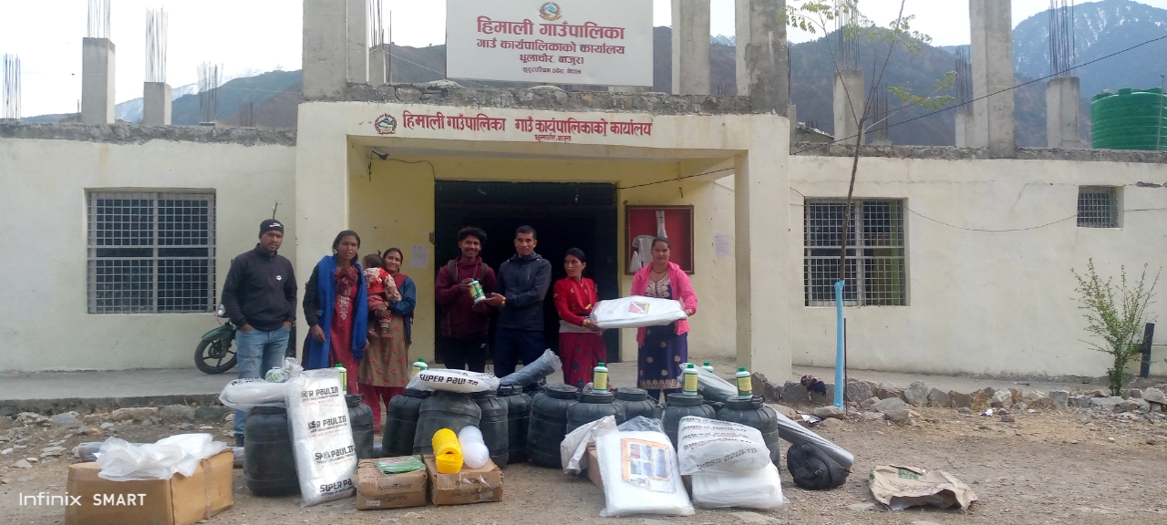 हिमाली गाउँपालिकाका कृषकलाई कृषि सामाग्री वितरण