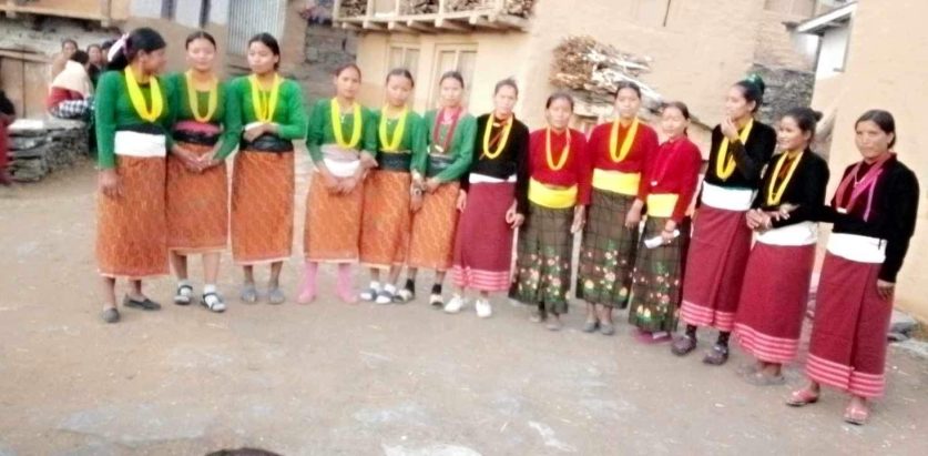 देउडा साँस्कृतिक संरक्षण गर्दै गाउँमा नारी दिवस मनाए