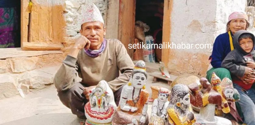 बनाएका मुर्ति बजारीकरण नपाउदा घरमा सजाउदै: बुढथापा