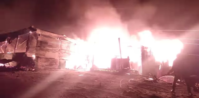 बाजुरामा एक पसलमा आगलागी