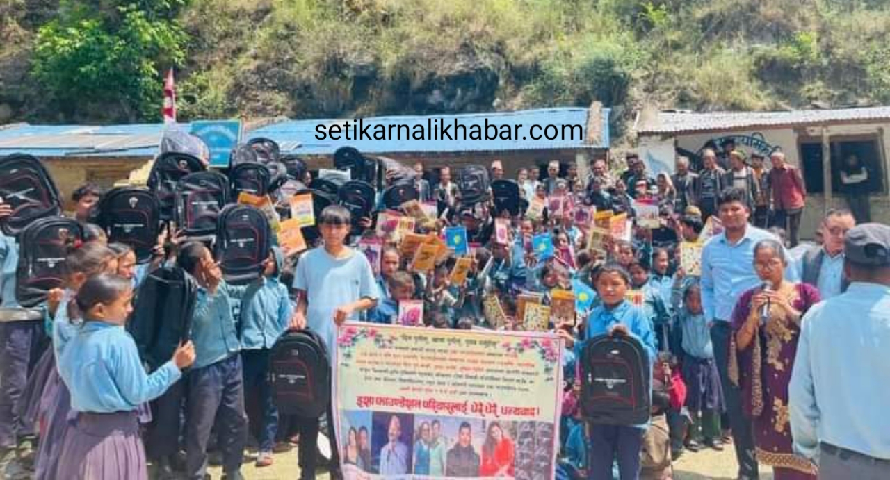 सामाजिक अभियन्ता शाहीले विद्यार्थीलाई शैक्षिक सामाग्री सहयोग