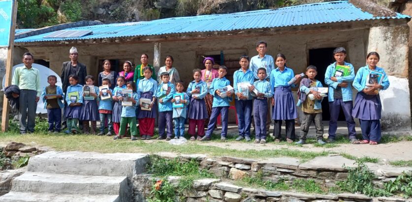 ४९ जना अपाङ्ग विद्यार्थीहरुलाई स्टेसनरी वितरण