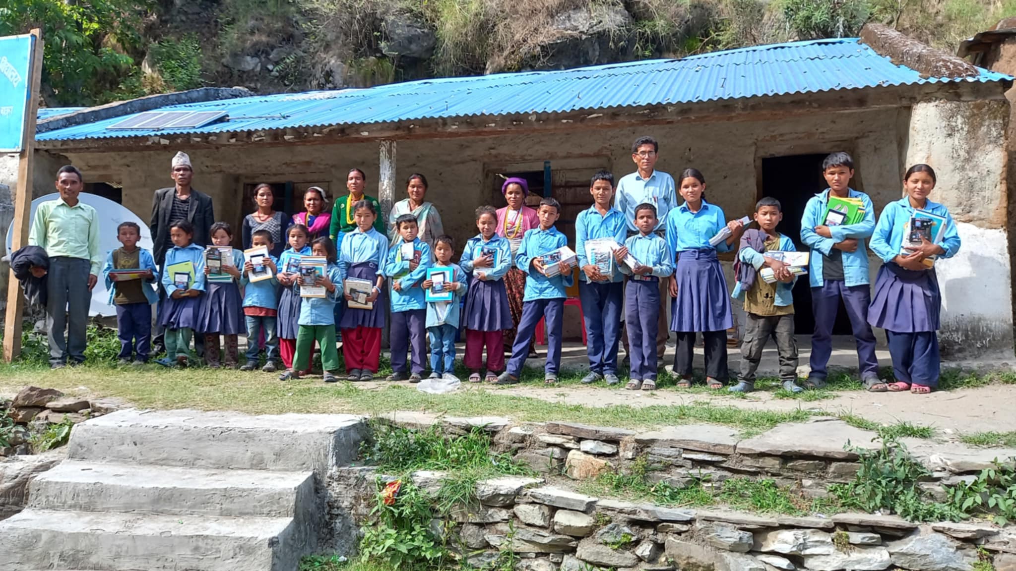 ४९ जना अपाङ्ग विद्यार्थीहरुलाई स्टेसनरी वितरण