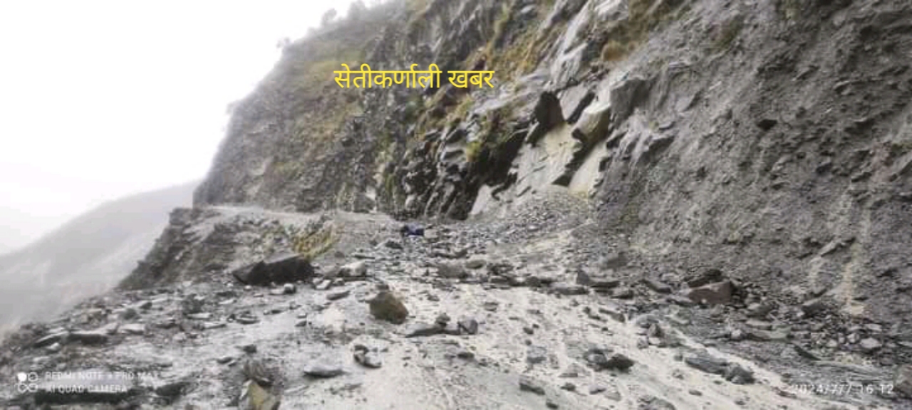 लगातार वर्षाले सडक अवरुद्ध