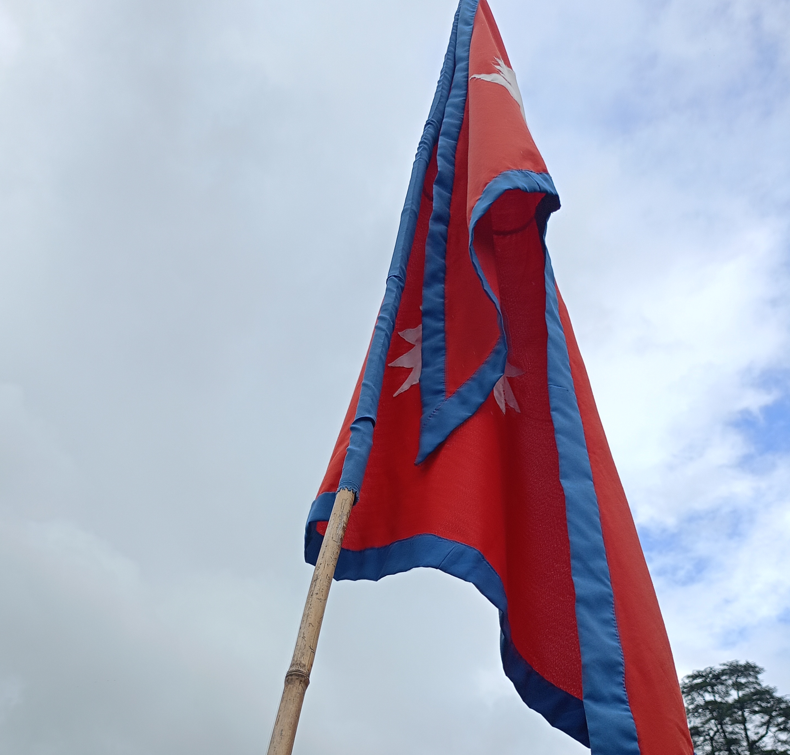 विमान दुर्घटनाको शोकमा आज राष्ट्रिय झण्डा आधा झुकाउने निर्णय