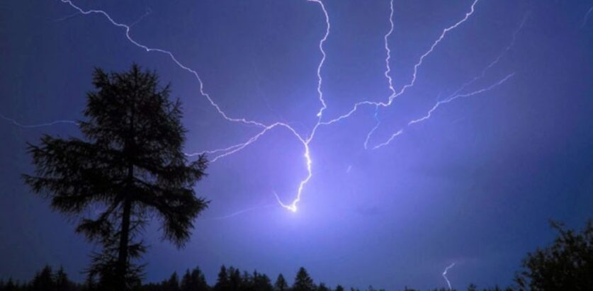 चट्याङ  लागेर दश महिला घाइते