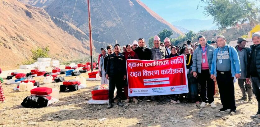 सेभ द चिल्ड्रेनद्वारा  जगन्नाथका भुकम्प  पिडितलाई राहत वितरण