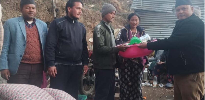 बडीमालिकाले दियो आगलागी पीडितलाई राहत