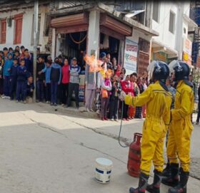 नेपाल सशस्त्र प्रहरी बल बाजुराद्धारा आगलागी नियन्त्रणको डेमो प्रदर्शन