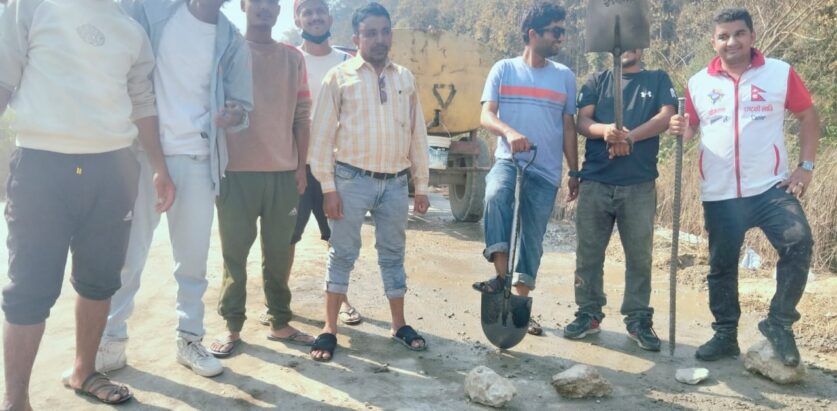 योगदान राष्ट्रको लागि संस्थाको मकवानपुरगढी समितिद्वारा सडक मर्मत