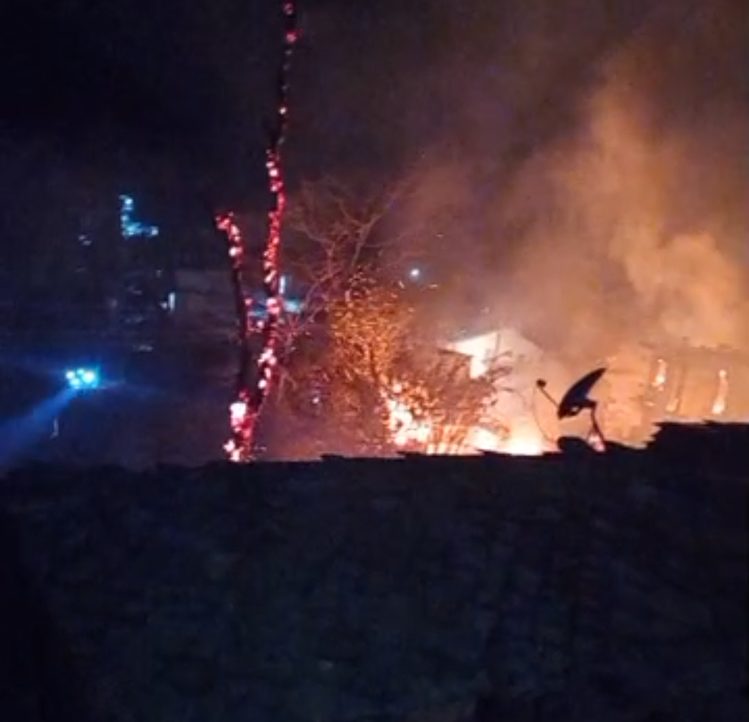 अछाममा भीषण आगलागी, आगो नियन्त्रण भन्दा बाहिर