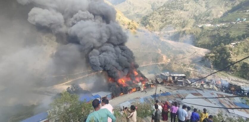 बाम्काका अग्निपिडितलाई स्वामिकार्तिकले १ लाख सहयोग  गर्ने