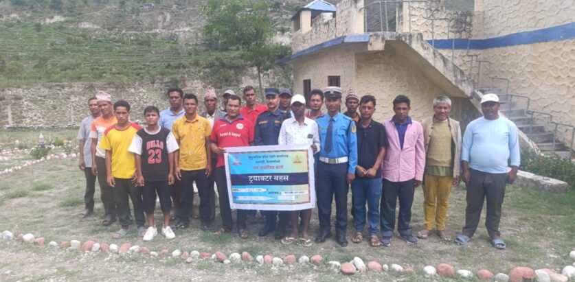 बाजुराको  कुन्ना प्रहरी चौकिमा “ट्र्याक्टर बहस” कार्यक्रम सम्पन्न