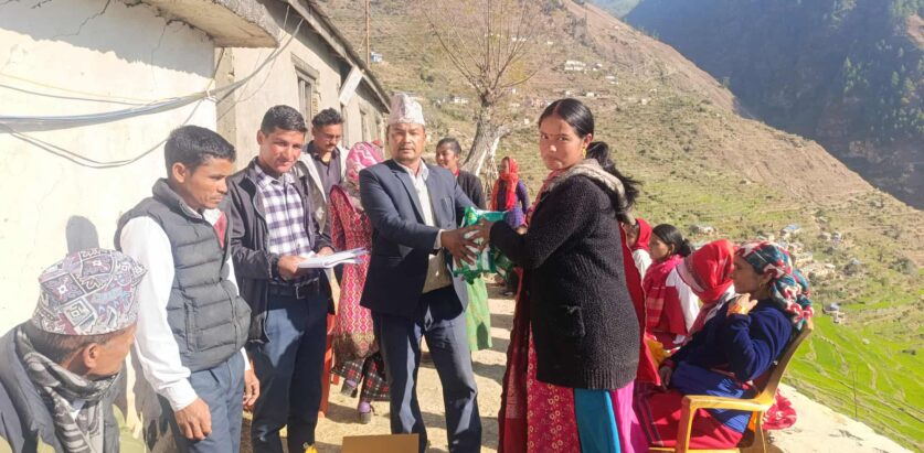 रैथाने बालीमा आधारित मुख्यमन्त्री पोषण कार्यक्रमअन्तर्गत पोषण झोला वितरण