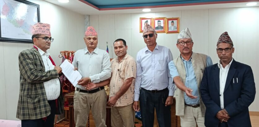 नेपाल शिक्षक संगठनद्वारा सुदूरपश्चिमका मुख्यमन्त्रीलाई ज्ञापनपत्र, शिक्षा क्षेत्रका समस्या तत्काल सम्बोधन गर्न माग
