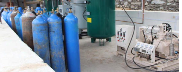 कोरोना संक्रमितको संख्या बड्न थालेपछी जिल्ला अस्पतालमा अक्सिजन प्लान्ट  जडान